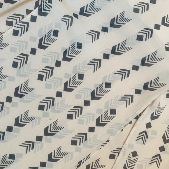 Forever 21 split skirt - Picture 2 of 5